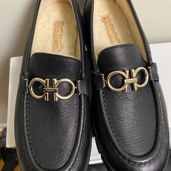 Womens Salvatore Ferragamo Black leather loafer, shearling lined - Picture 2 of 9